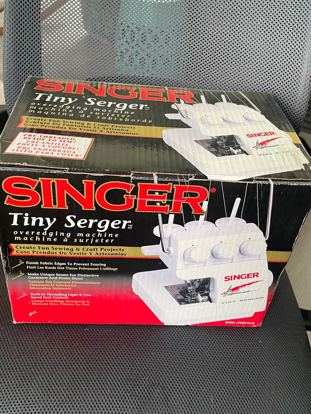 SINGER Tiny Serger Overlocking Machine in White - NIB